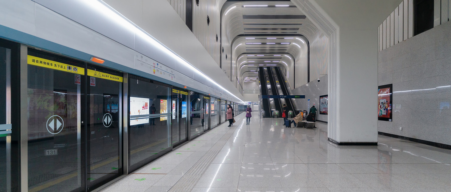 171098626373281826B9.jpg 攝圖網(wǎng)_501190877_wx_地鐵站候車的人群(企業(yè)商用).jpg